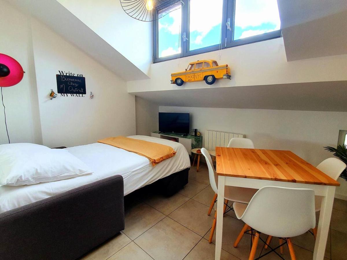 Stop Chez M District # Qualite # Confort # Simplicite Villeurbanne Exterior foto